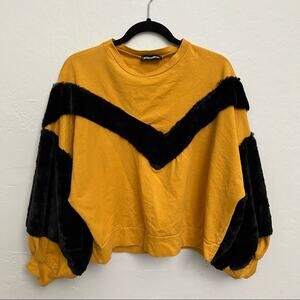 Missy Empire Balloon Sleeve Crop Sweater Fuzzy